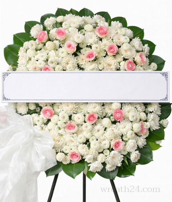 พวงหรีดสีพาสเทลอ่อน โทนนุ่ม ดูสุภาพ ไม่ฉูดฉาด