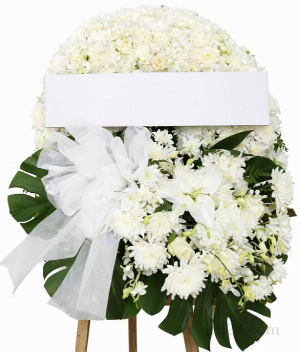 พวงหรีดเชียงใหม่ดอกไม้สีขาวเรียบง่าย ขนาดเล็ก สุภาพ เหมาะงานครอบครัว