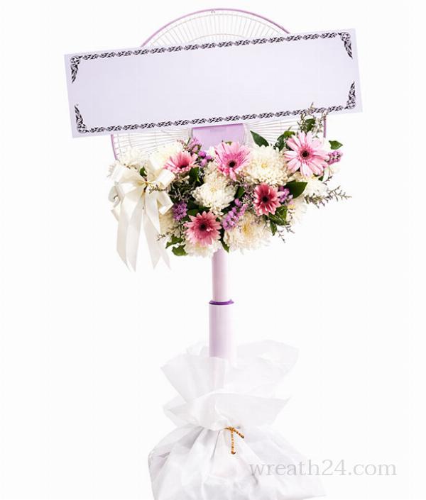 พวงหรีดพัดลมตกแต่งผ้าสุภาพ สีขาว ดูเรียบร้อย เหมาะกับงานพิธี