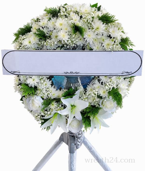 พวงหรีดพัดลมดีไซน์พิเศษ สวยงามและใช้งานได้จริงพร้อมกัน