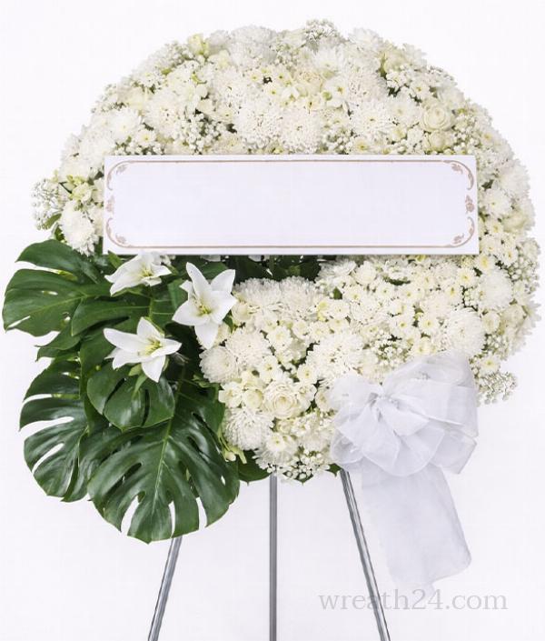 พวงหรีดขนาดใหญ่ โดดเด่น เหมาะกับงานศพขนาดใหญ่ในโคราช