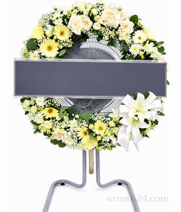 พวงหรีดพัดลมขนาดใหญ่ โครงสูง มองเห็นชัด เหมาะกับงานใหญ่