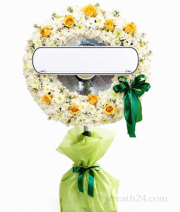 พวงหรีดพัดลมตกแต่งดอกไม้ เพิ่มความสวยงาม พร้อมใช้งานต่อได้