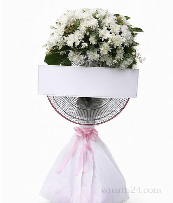 พวงหรีดพัดลมขนาดมาตรฐานตกแต่งดอกไม้เล็กน้อยใช้งานได้จริงหลังพิธี